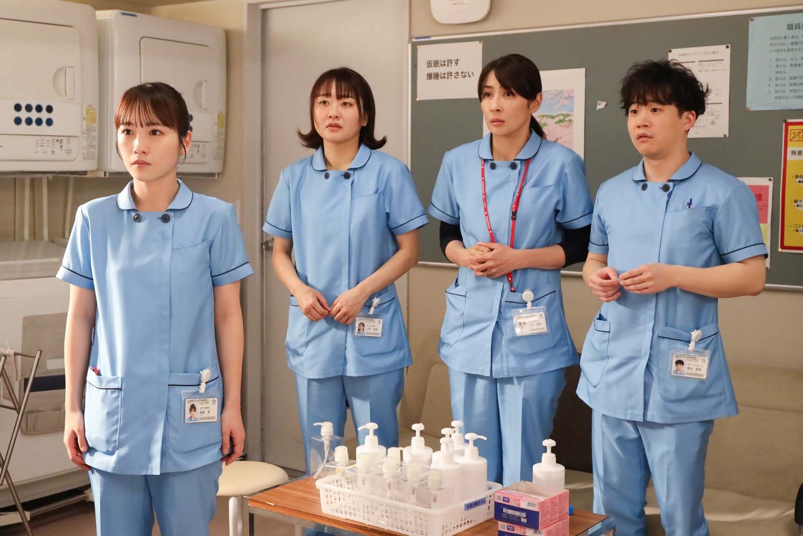 （左から）川栄李奈、吉住、水野美紀、矢本悠馬「となりのナースエイド」最終話より（C）日本テレビ