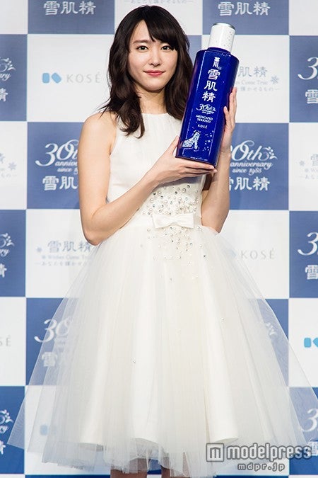 新垣結衣、透明感あふれる美肌で魅了