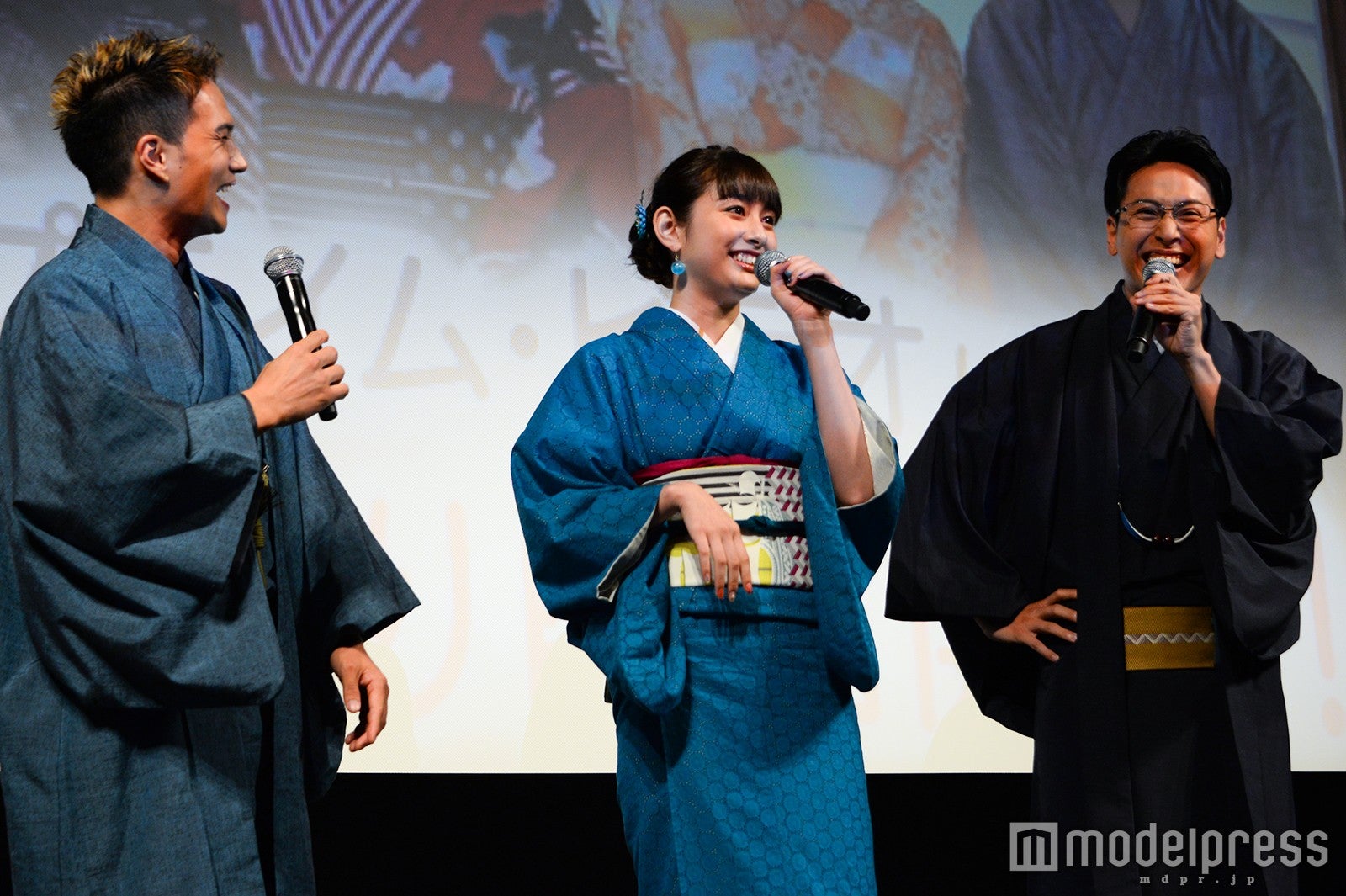 （左から）市原隼人、早見あかり、山下健二郎（C）モデルプレス