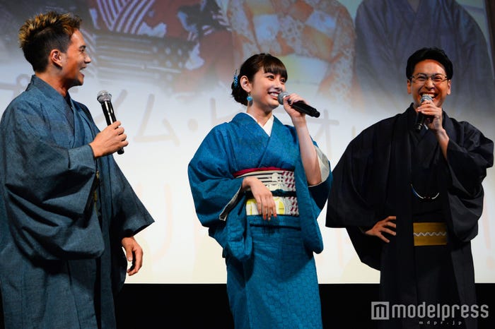 (左から)市原隼人、早見あかり、山下健二郎(C)モデルプレス