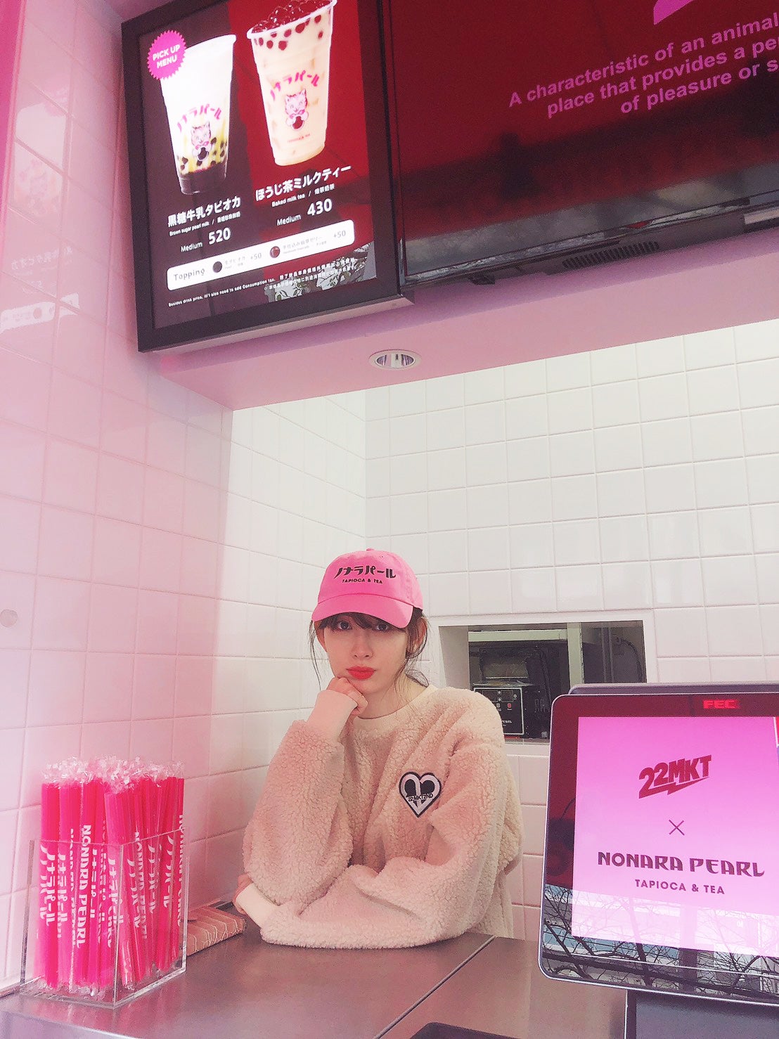 プレオープン中に来店した小嶋陽菜／画像提供：ノナラパール