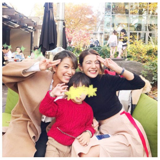 (左から)里田まい、スザンヌの息子、スザンヌ/スザンヌオフィシャルブログ(Ameba)より
