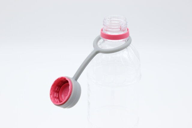 キャンドゥのペットボトルのキャップホルダー6