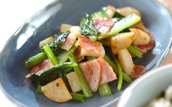 時間がないときにも最適! 小松菜と長芋のエスニック炒め