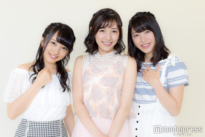 (左から)向井地美音、渡辺麻友、横山由依(C)モデルプレス