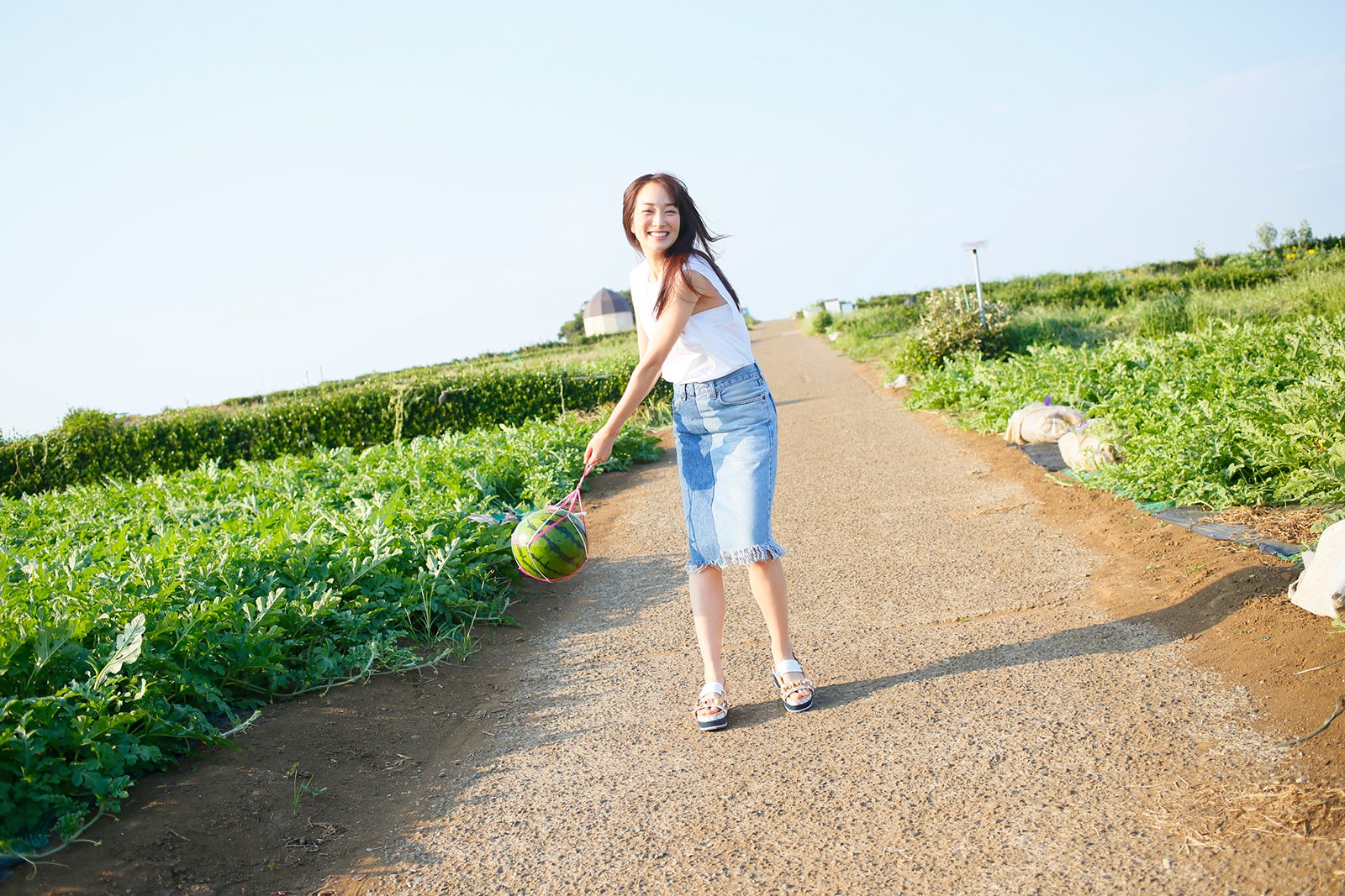  『高梨臨カレンダー2017』／（C）東京ニュース通信社