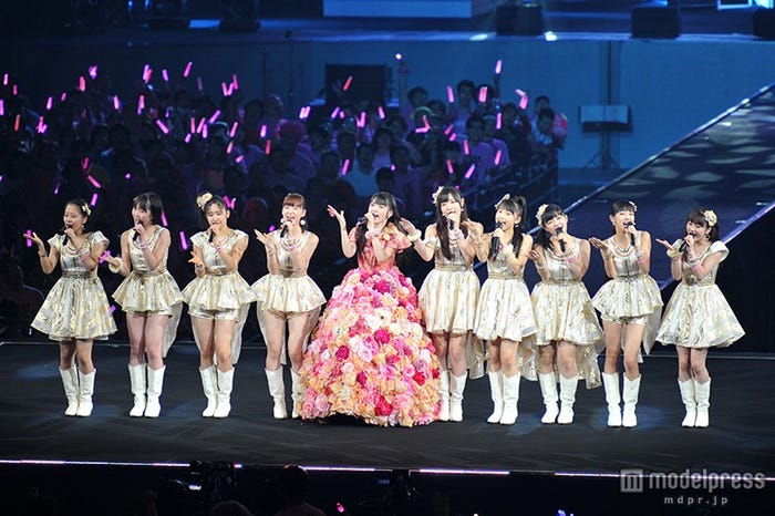 道重さゆみ(中央)/『モーニング娘。コンサートツアー秋 GIVE ME MORE LOVE ~道重さゆみ卒業記念スペシャル~』