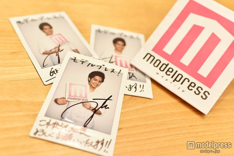 直筆サイン入りチェキ