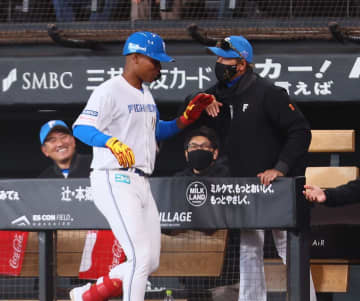 新庄監督 躍動のルーキーを絶賛「新人の子達が元気はつらつオロナミンC」「今日はいいもの見させてもらった」