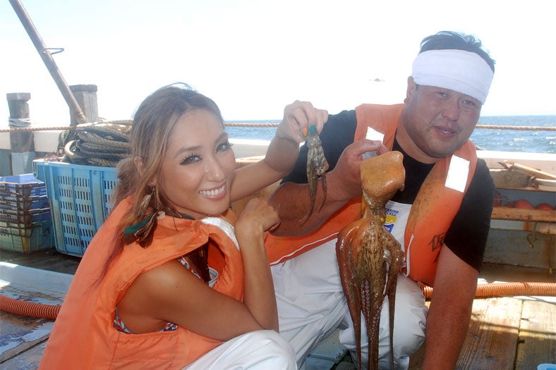 人気モデル、「ダイエットにも効果的」　体を張って被災地支援