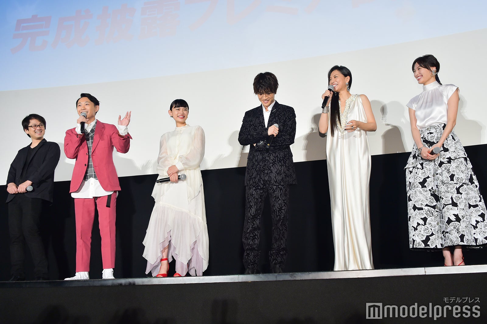 （左から）柴山健次監督、須賀健太、杉咲花、岩田剛典、芦名星、大政絢 （C）モデルプレス
