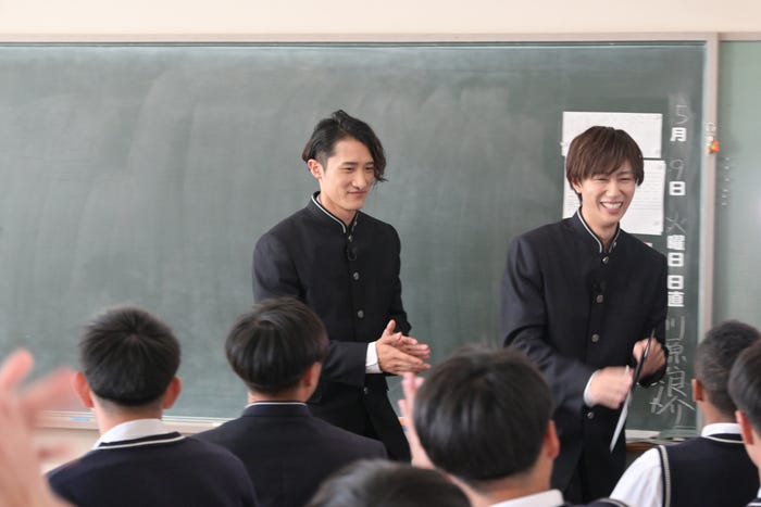 岩本照、阿部亮平(C)TBS