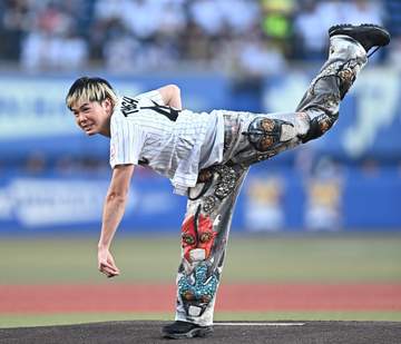 ロッテ 那須川天心が始球式 ワンバン投球に「120点。満点は170点なんで（笑）」「草野球からやり直していきたい」