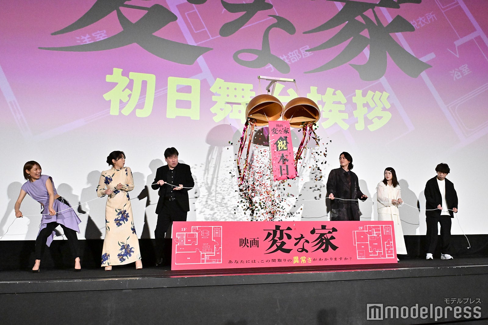 （左から）瀧本美織、斉藤由貴、佐藤二朗、間宮祥太朗、川栄李奈、石川淳一監督（C）モデルプレス