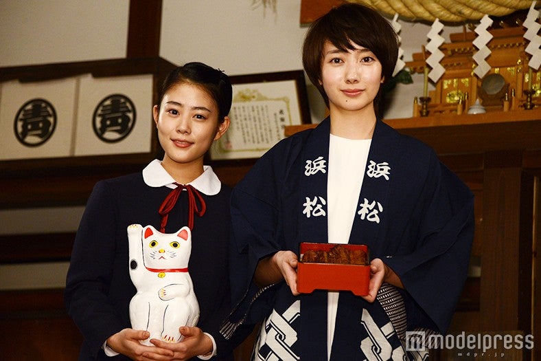 高畑充希、波瑠から朝ドラバトンタッチ “招き猫”贈呈に「びっくりぽんや！」