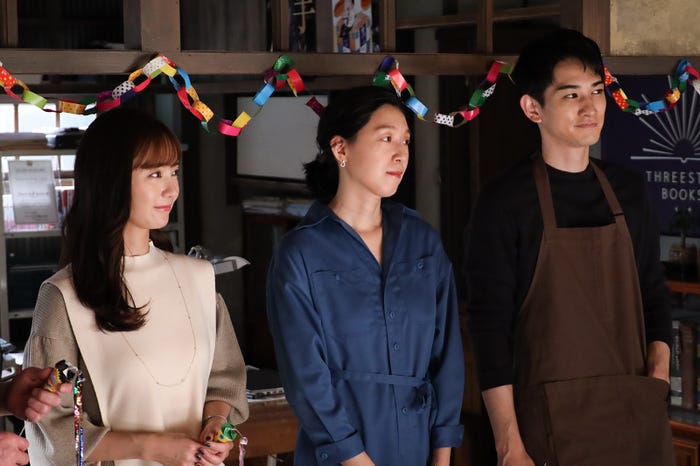 中村ゆり、江口のりこ、町田啓太 「SUPER RICH」第5より(C)フジテレビ