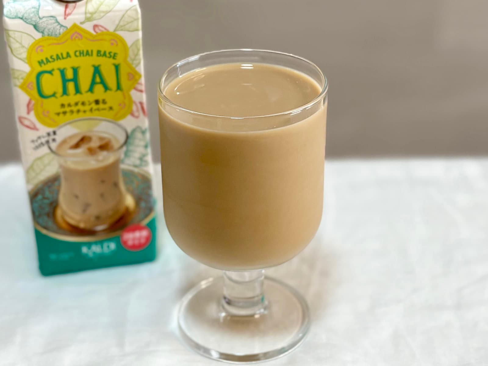 同じ量の牛乳を入れてよくかき混ぜて完成! お店で飲むような本格的な味わいを手軽に楽しめます