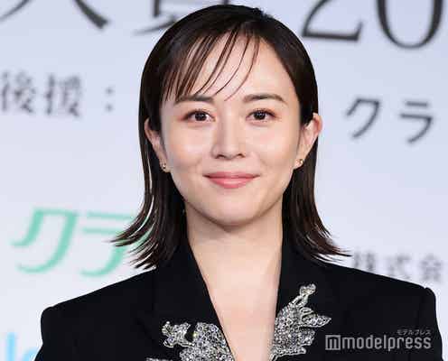 比嘉愛未、祖母とバスケ観戦 2ショット公開に「笑顔がそっくり」「素敵な家族」の声