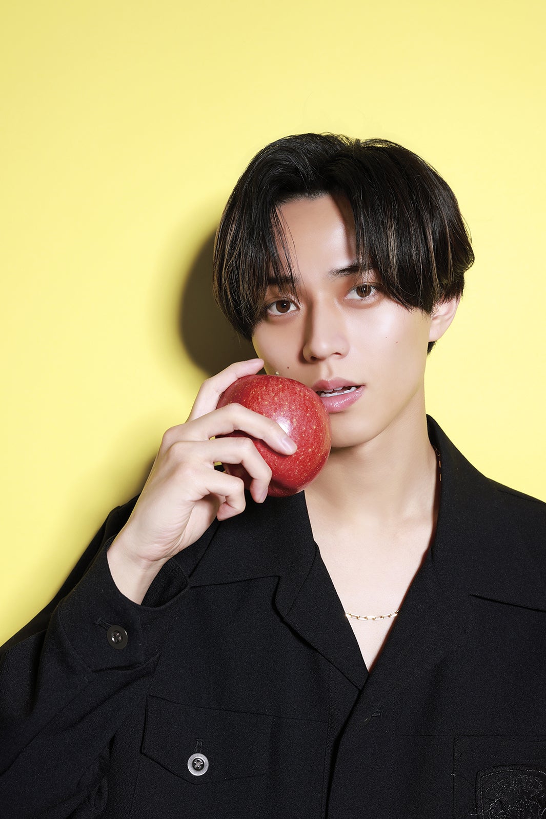 King ＆ Prince永瀬廉「ベツコミ」で“顔面国宝”ビジュアル披露 愛・日常・仕事を41の質問で深堀り