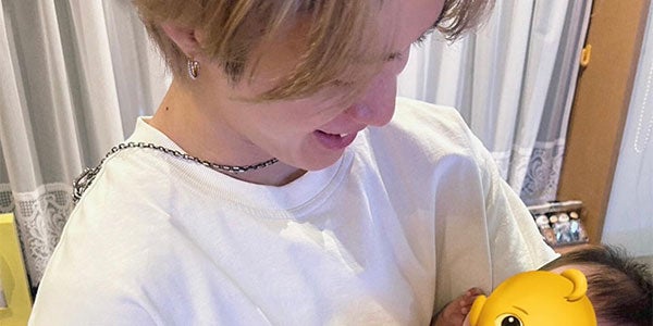 THE RAMPAGE藤原樹、赤ちゃん抱く姿公開 さりげない“気遣い”も