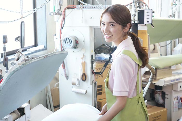 仁村紗和「真夏のシンデレラ」第2話より(C)フジテレビ