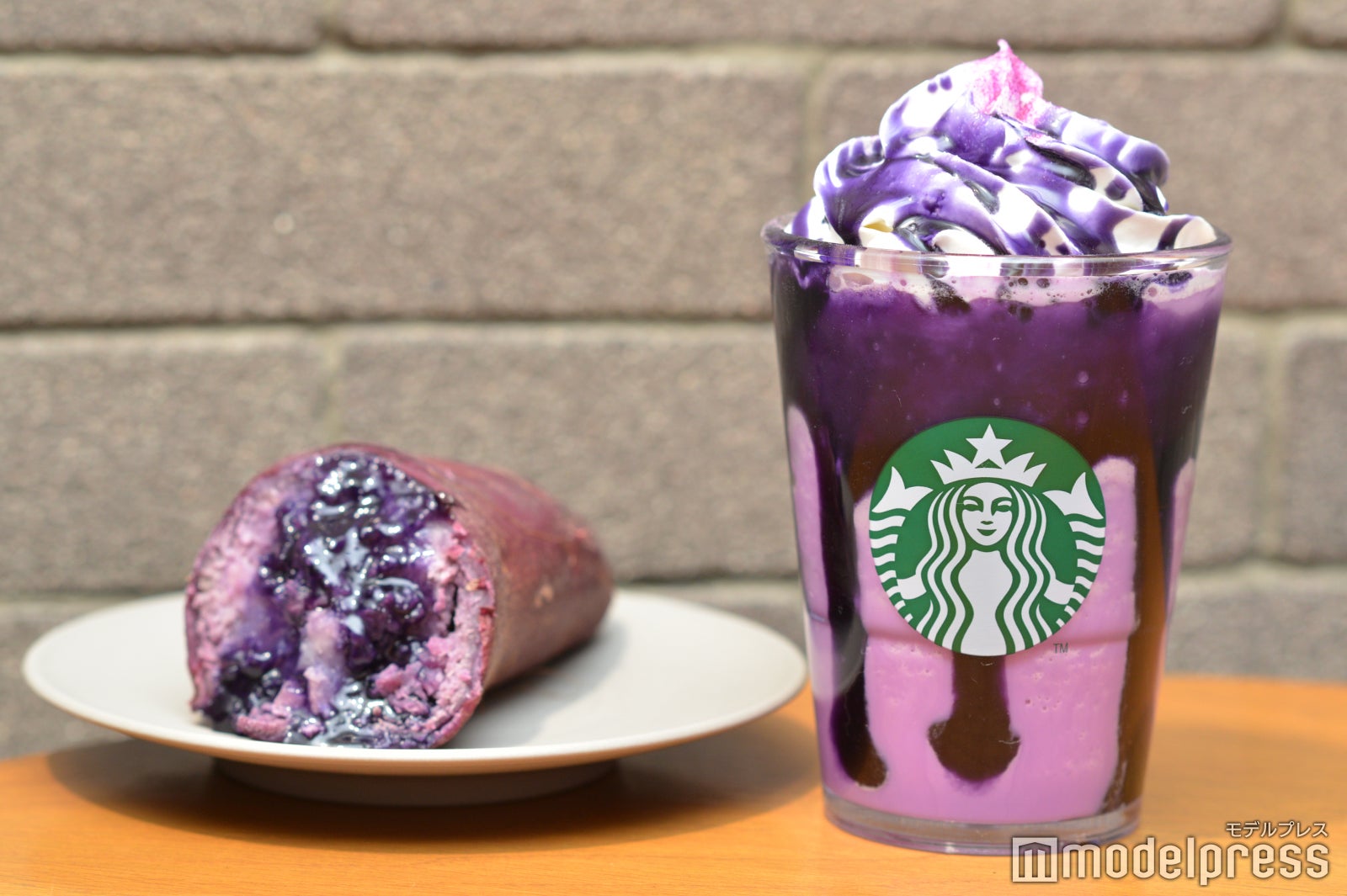 【スタバ新作メニュー】「パープル ハロウィン フラペチーノ」紫いも×バニラアイスの味わい表現、ビビッドな紫色の怪しげフラペ