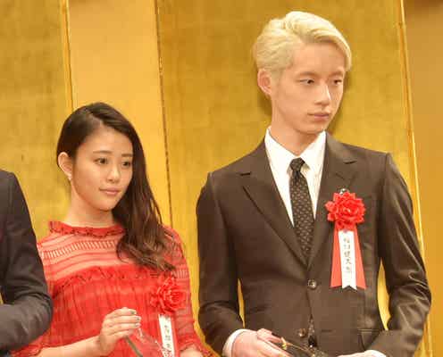 高畑充希&坂口健太郎、舞台裏での会話明かす 授賞式に揃って登場
