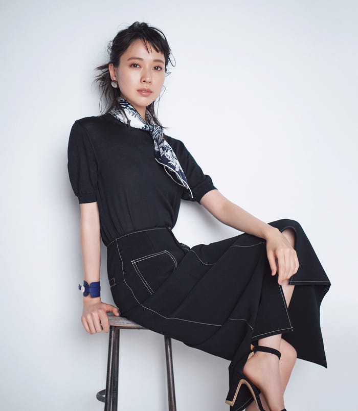 戸田恵梨香/「Oggi」8月号(画像提供:小学館)