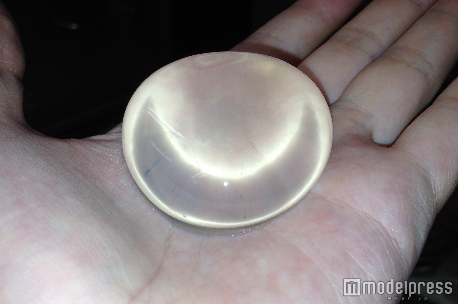 向こうが透けるほどの透明度／画像提供：金精軒製菓