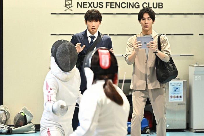 綾野剛、中川大志/「オールドルーキー」第5話より(C)TBS