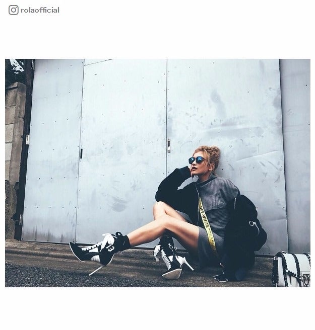 「Off-White」のジャケットを取り入れた“ちょいストリート”コーデ／ローラInstagramより