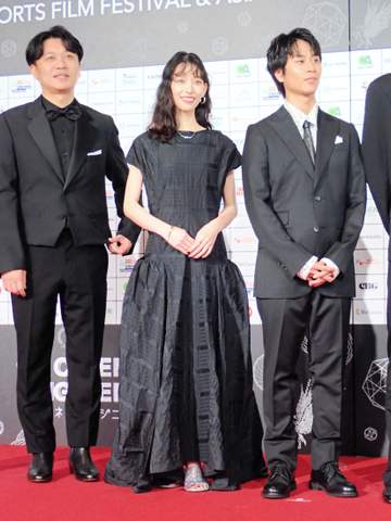 森川葵 リバーシブルのロングドレスで高輪ゲートウェイに降臨！「後ろを前にしても着ることができるんですよ」 比良くるま監督を絶賛「すごく分かりやすくていい監督」