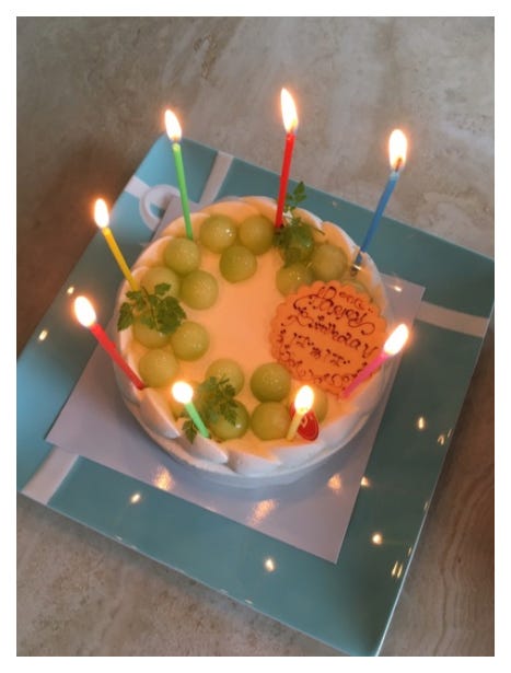 小林麻央さんの母親の誕生日ケーキ/市川海老蔵オフィシャルブログ(Ameba)より