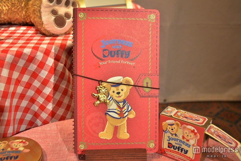 通常発売されるログブック￥1200、ログブックチャーム￥1000