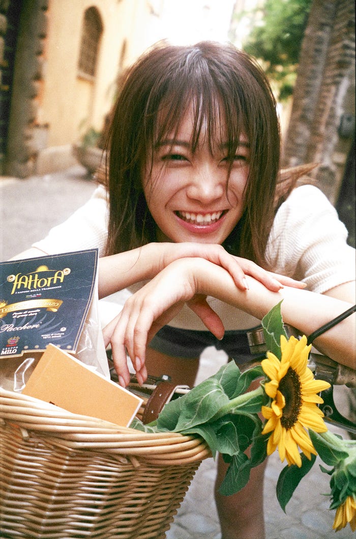 秋元真夏/撮影:倉本GORI(発売:竹書房)