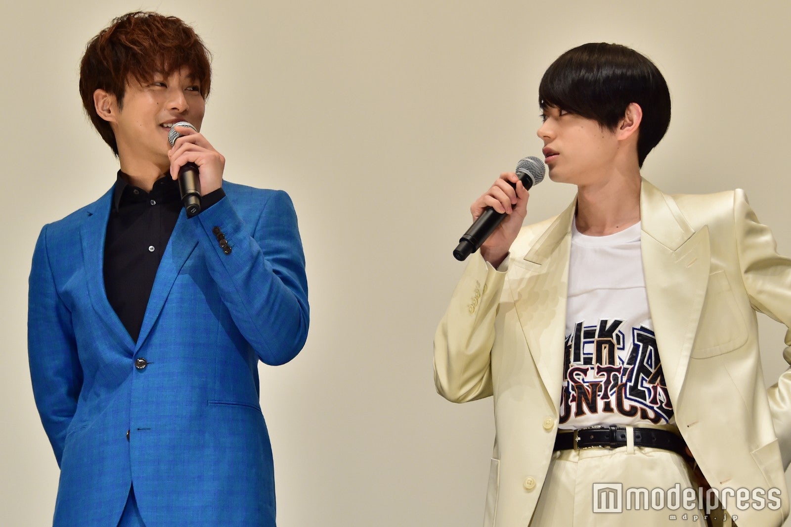 左から：松坂桃李、菅田将暉 （C）モデルプレス