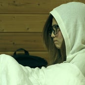 テラスハウスの女子大生 男子のベッドに潜り抱きつく 告白へ モデルプレス テラスハウスの女子大生 男子のベッドに潜り抱きつく 告白へ モデルプレス
