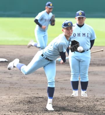 センバツ甲子園練習スタート 一番乗りは近江 プロ注目右腕・上田「きれい。投げやすいかな」 2日間で実施