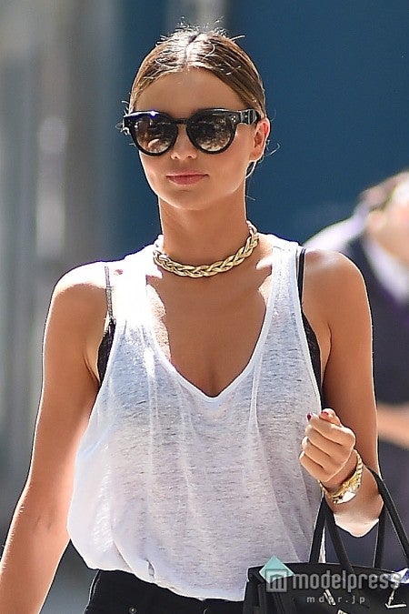 ミランダ・カー、NYで目撃された超スレンダーボディ