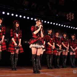 23日に行われたチームA劇場公演での所信表明の様子(C)AKS