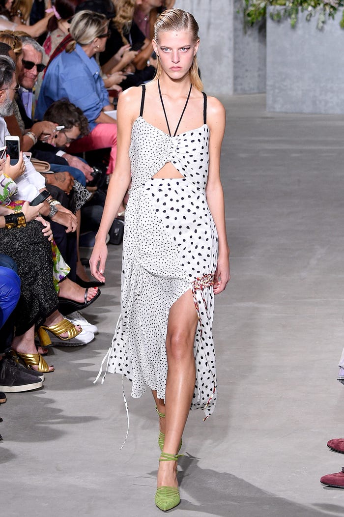 「Jason Wu」ニューヨークファッションウィーク Spring/Summer 2018より(Photo by Getty Images)