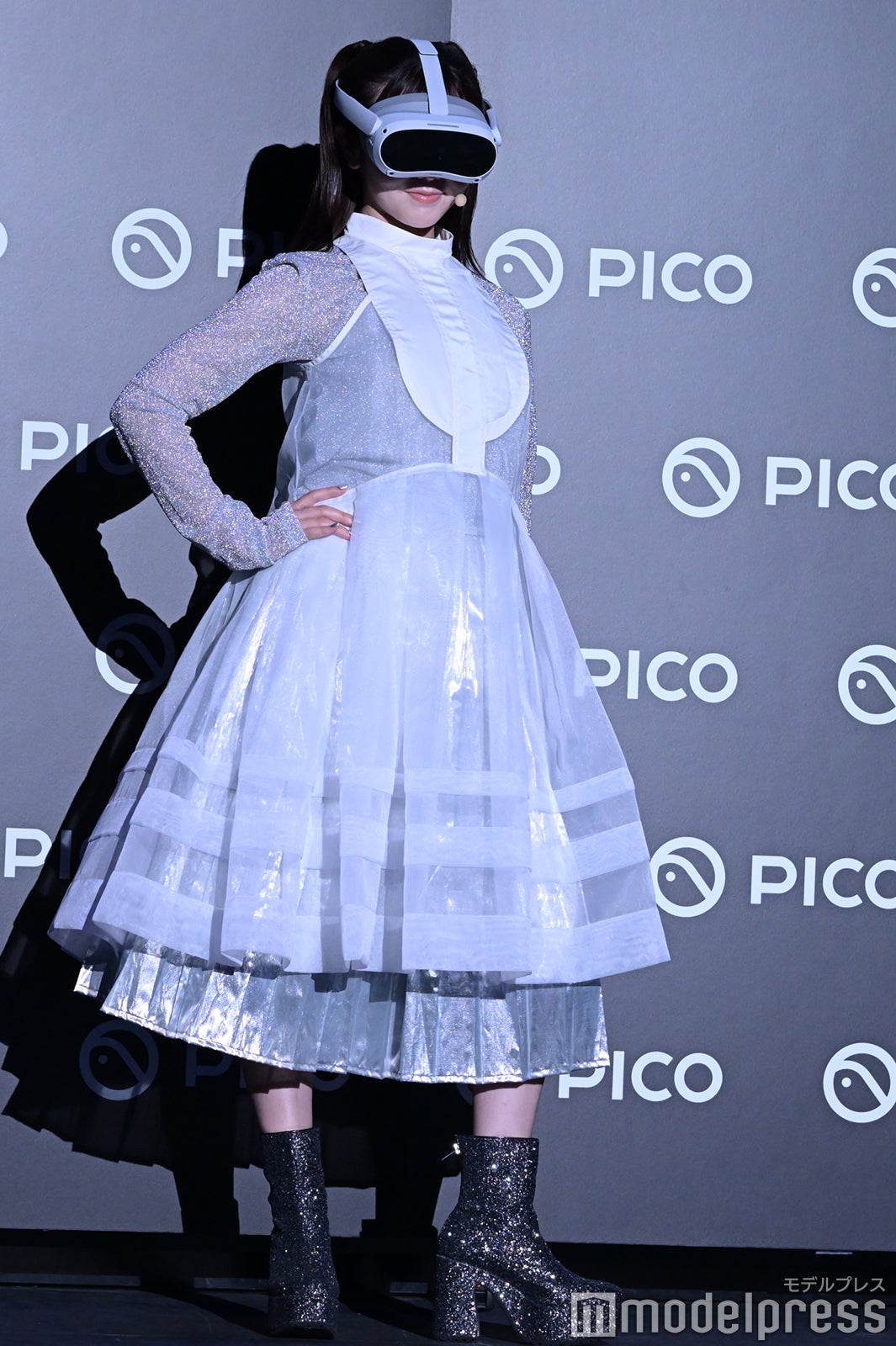 ウォーキングを披露する峯岸みなみ （C）モデルプレス