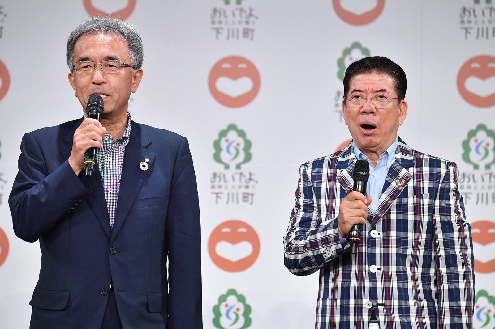 谷一之下川町長、西川きよし （画像提供：よしもとクリエイティブ・エージェンシー）