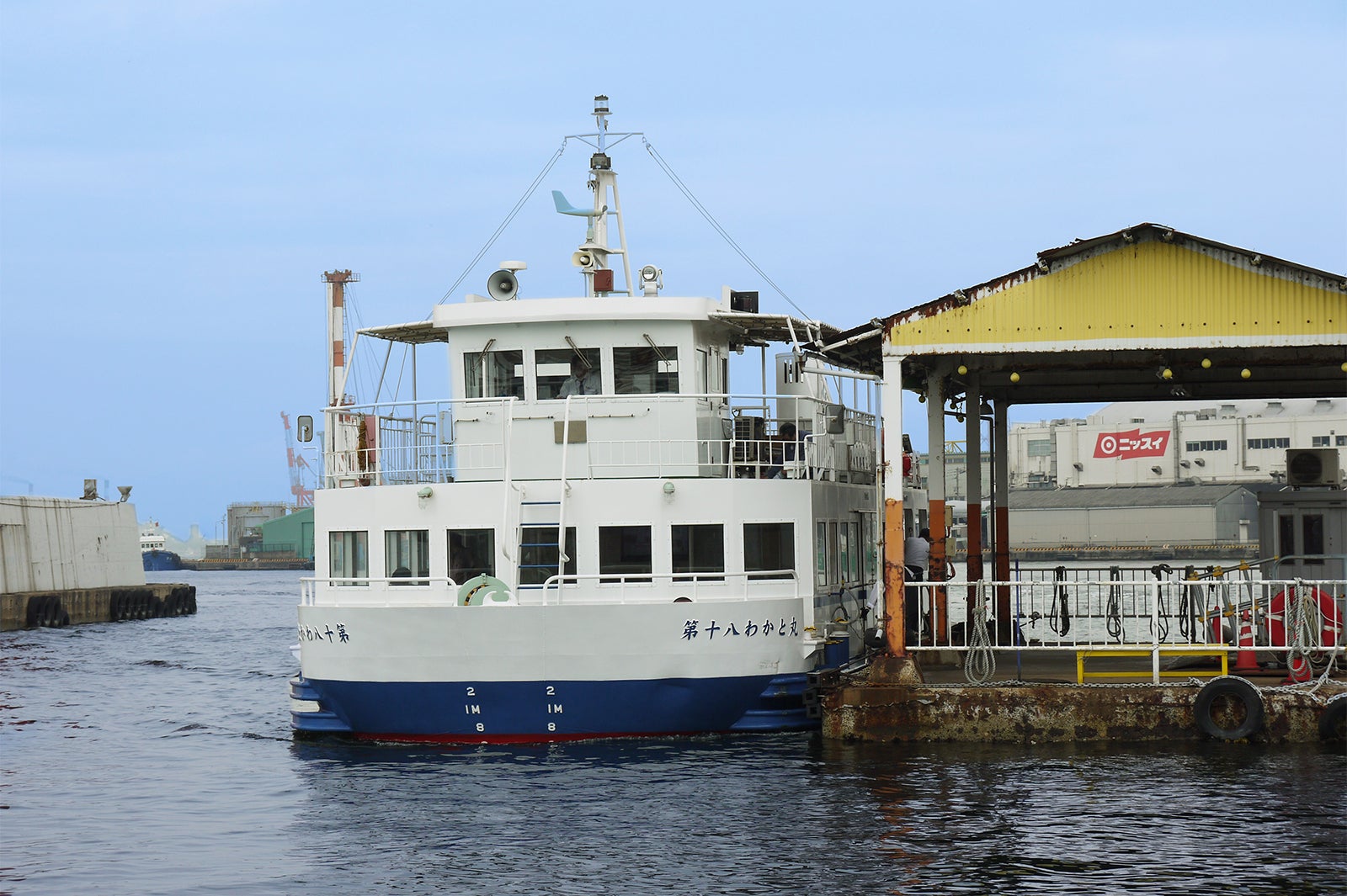 若戸渡船・大人100円、小学生以下50円／画像提供：BOAT RACE振興会