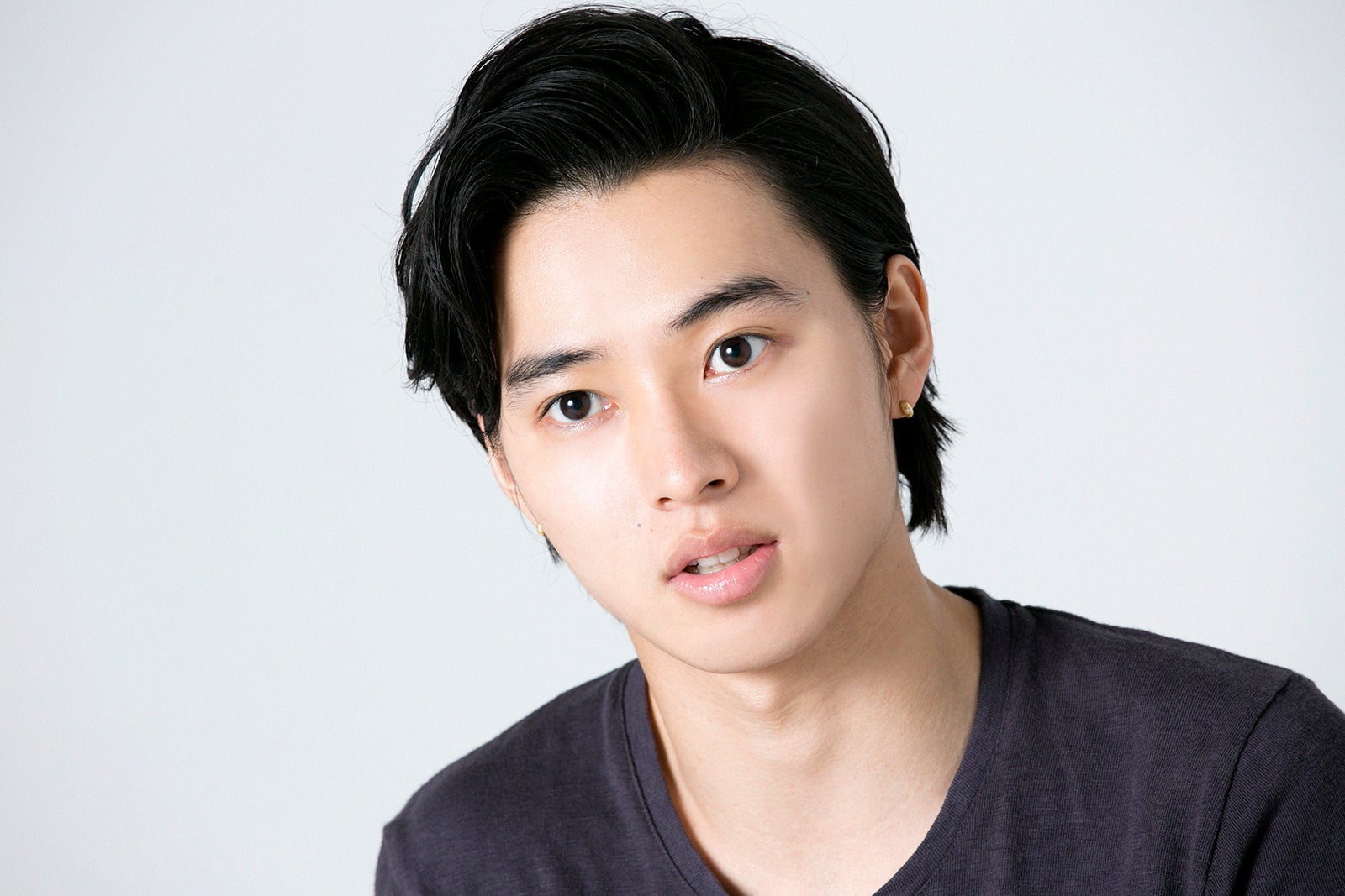 共演者から受けた影響を語る姿から、彼自身の魅力が見えてくる（提供写真）