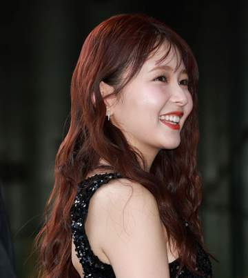 「真田十勇士」ラストまさか裏切者ニヤリ ビジュが美しすぎる女優→ドラマ会見の、凄いスカート姿が圧倒的 ドラマと完全に別人 女優すごっ