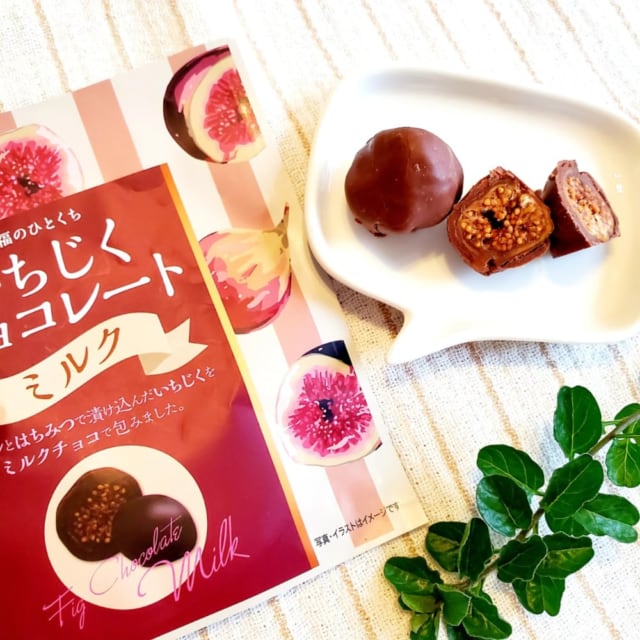 いちじくチョコレートパッケージとお皿にのったチョコ