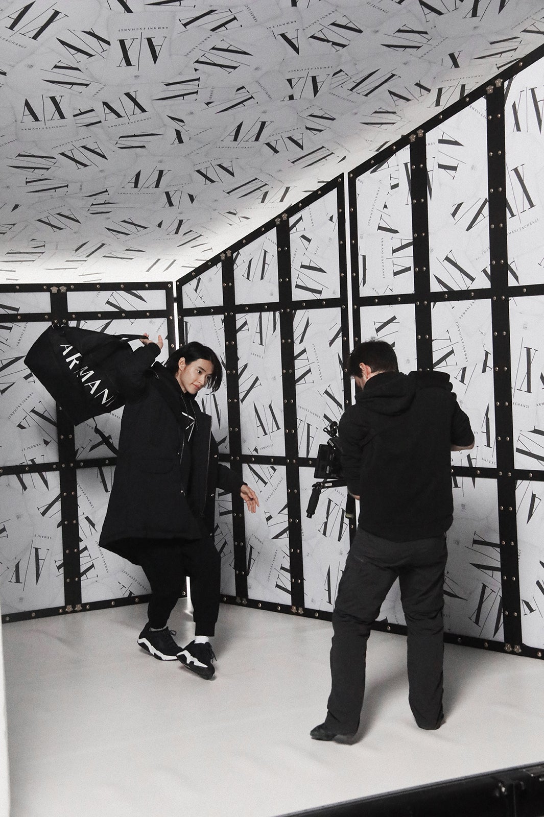 山崎賢人／メイキングカット（画像提供：ジョルジオ アルマーニ）