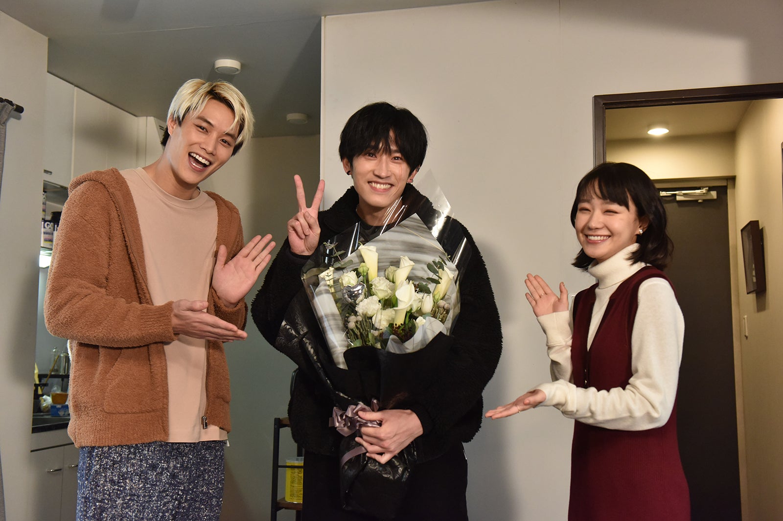 （左から）鈴木伸之、杉野遥亮、奈緒 （C）日本テレビ