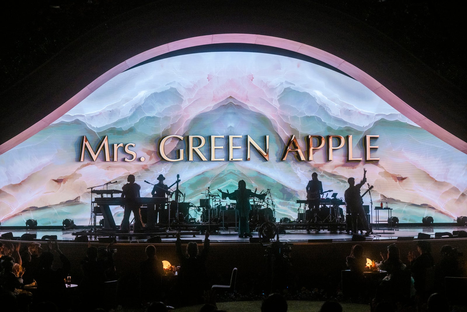 Mrs. GREEN APPLE／撮影：田中聖太郎写真事務所